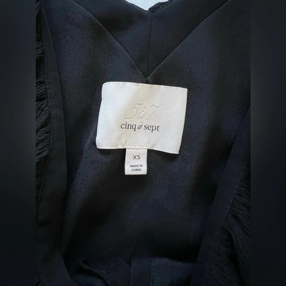 Cinq a Sept Embroidered Gia Ruffle Neckline Black Floral Silk blouse Top XS - Picture 9 of 9